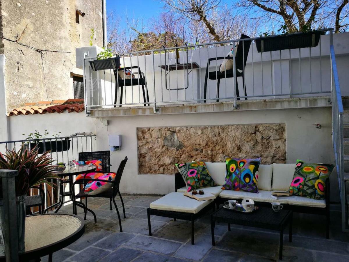Cres Art Studio Lime Apartment Екстер'єр фото